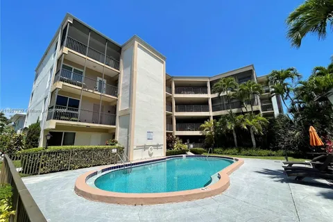 2420 Diana Dr # 203, Hallandale Beach FL 33009