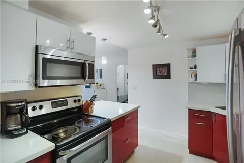 2457 Collins Ave # 207, Miami Beach FL 33140