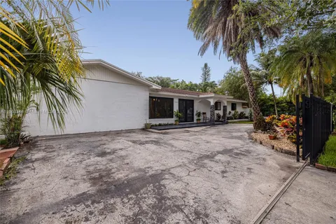 17425 SW 87th Ave, Palmetto Bay FL 33157