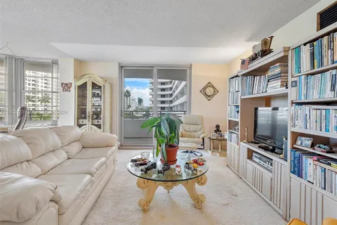 5555 Collins Ave # 4S, Miami Beach FL 33140