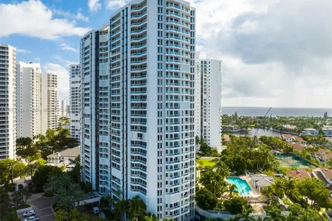 21055 Yacht Club Dr # 605, Aventura FL 33180