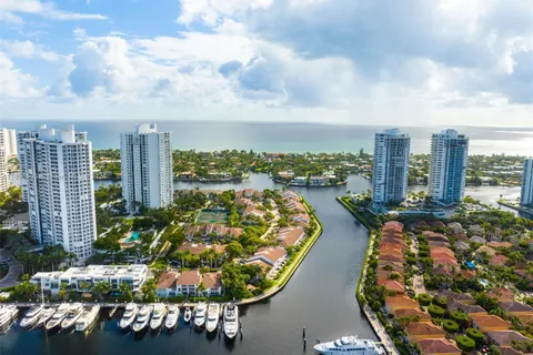 21055 Yacht Club Dr # 605, Aventura FL 33180