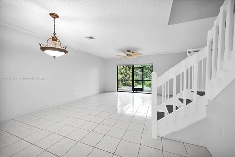 502 Westree Ln, Plantation FL 33324