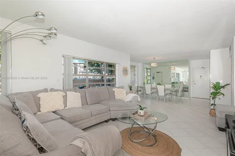 1965 S Ocean Dr, Hallandale Beach FL 33009