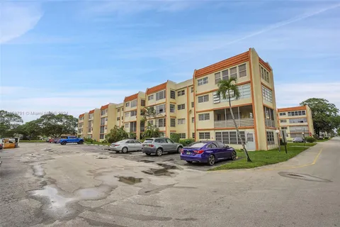 2251 NW 41st Ave # 211, Lauderhill FL 33313