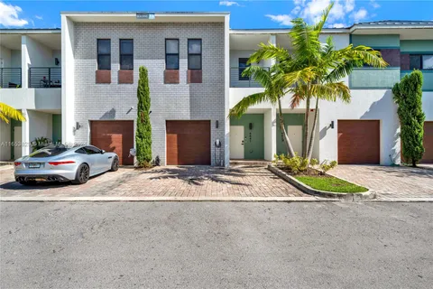 4441 NW 9th St, Plantation FL 33317