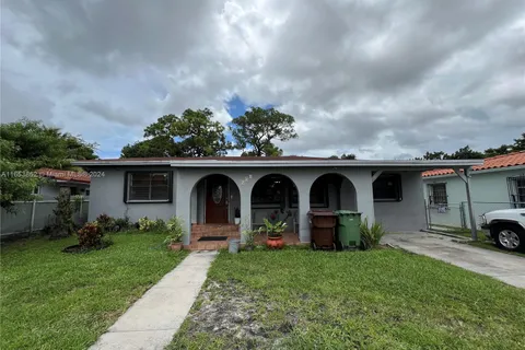 546 E 27th St, Hialeah FL 33013