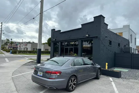 18300 W Dixie Hwy, North Miami Beach FL 33160