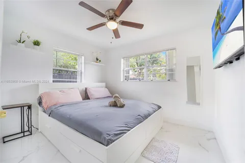 421 W Pembroke Rd, Hallandale Beach FL 33009
