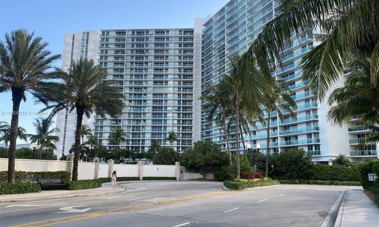 100 Bayview Dr # 1502, Sunny Isles Beach FL 33160