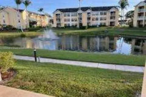 6299 La Costa # D, Boca Raton FL 33433