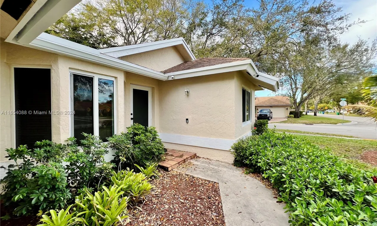 2484 NW 95th Ave, Coral Springs FL 33065