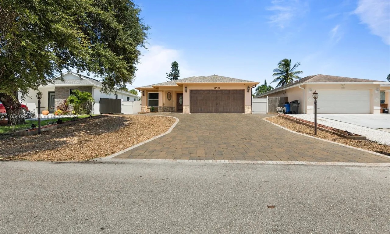 11571 Saunders Ave, BONITA SPRING, Other City - In The State Of Florida FL 34135