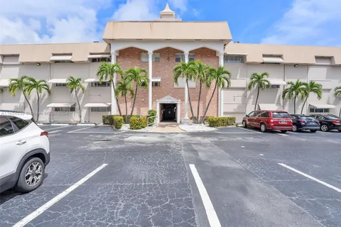 300 Golden Isles Dr # 109, Hallandale Beach FL 33009