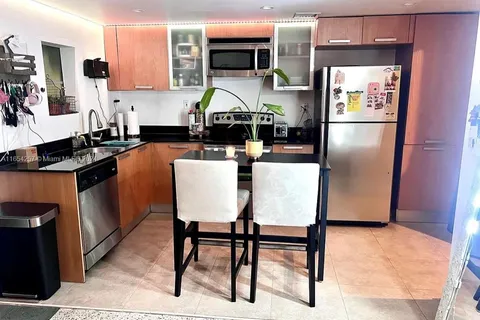 1050 7 ST # 2, Miami Beach FL 33139