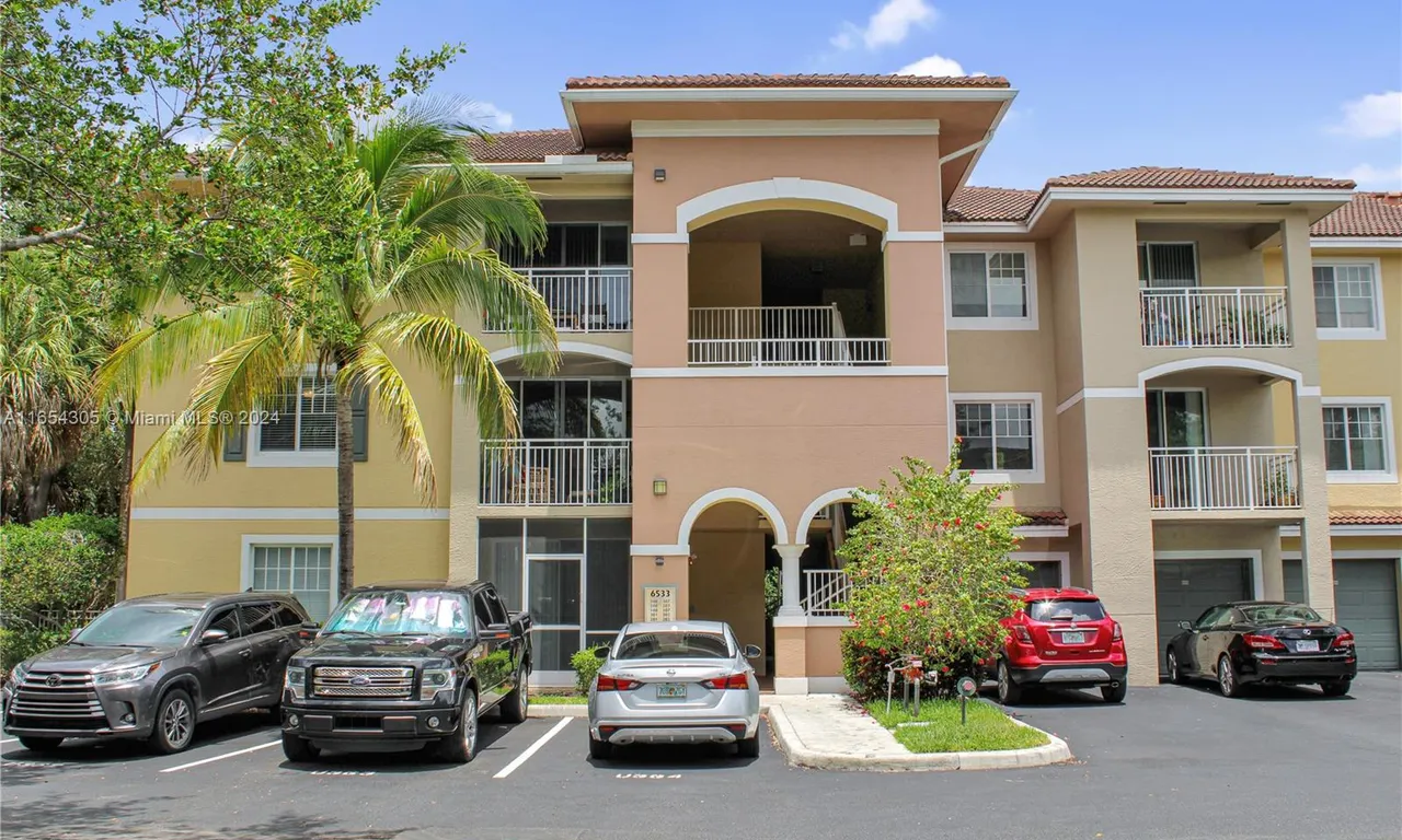 6458 Emerald Dunes Dr # 303, West Palm Beach FL 33411