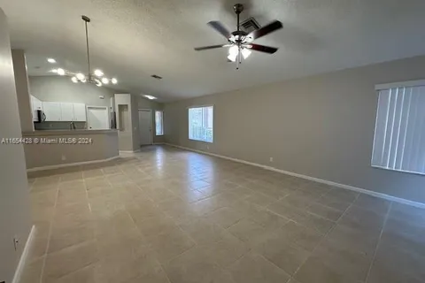 1253 Majesty Ter # 1253, Weston FL 33327