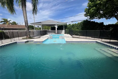 5531 SW 136th Ct, Miami FL 33175