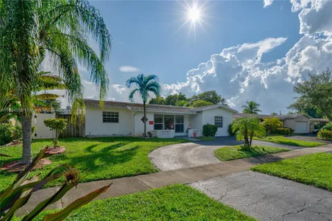 714 S Rainbow Dr, Hollywood FL 33021