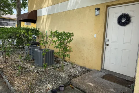 3059 N Oakland Forest Dr # 102, Oakland Park FL 33309