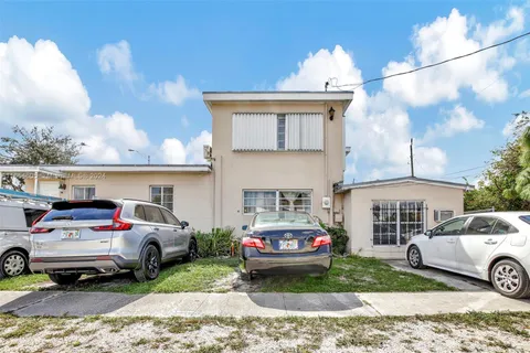 380 E 45 St, Hialeah FL 33013