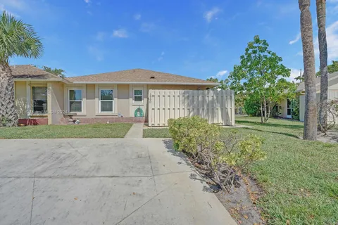 1960 SE 1st Cir # 4B, Boynton Beach FL 33435