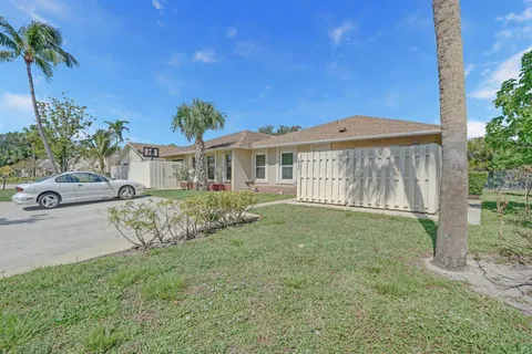 1960 SE 1st Cir # 4B, Boynton Beach FL 33435