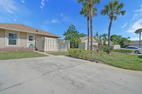 1960 SE 1st Cir # 4B, Boynton Beach FL 33435