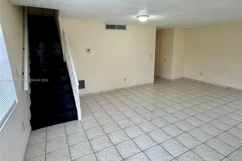 1305 W 53rd St # 202, Hialeah FL 33012