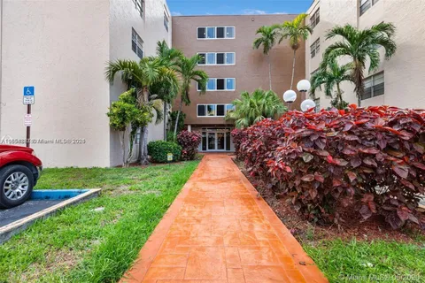 6960 Miami Gardens Dr # 525, Hialeah FL 33015