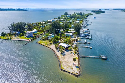 8 VIP Island Unit A, Other City - In The State Of Florida FL 32949