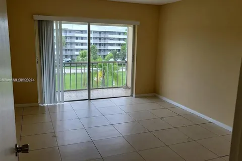 4700 Washington St # 402, Hollywood FL 33021