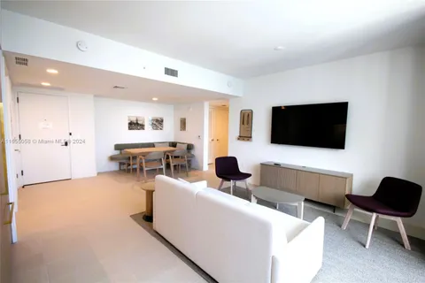 601 NE 1 Av # 3901, Miami FL 33132
