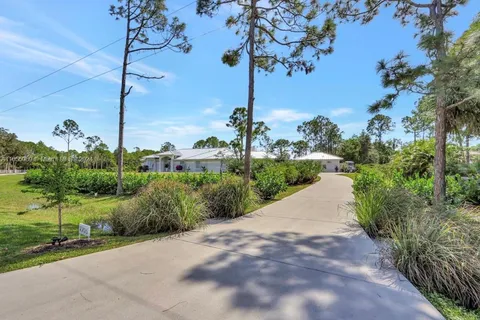 2705 SE Ranch Acres Cir, Jupiter FL 33478