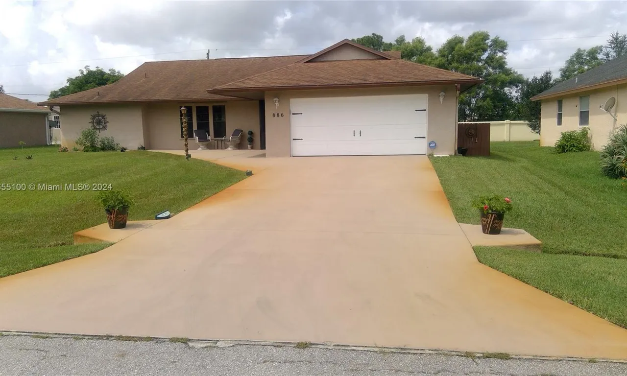 886 SE O Donnell Lane, Port St. Lucie FL 34983