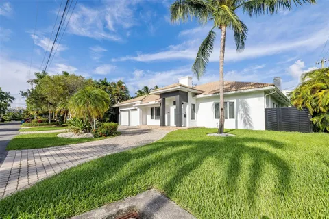 543 Hibiscus Dr, Hallandale Beach FL 33009