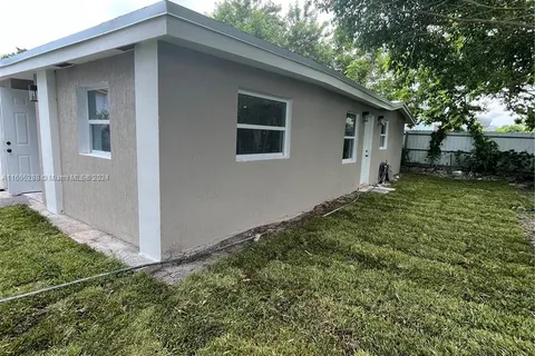 5618 SW 38th St, West Park FL 33023