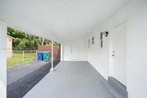 920 NW 34th Way, Lauderhill FL 33311