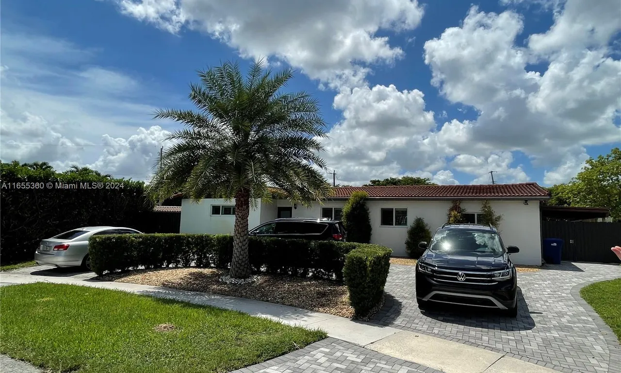 8450 NW 170th Ter, Hialeah FL 33015