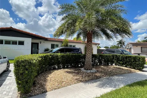 8450 NW 170th Ter, Hialeah FL 33015