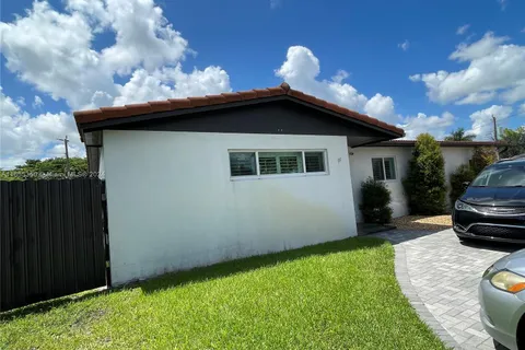 8450 NW 170th Ter, Hialeah FL 33015