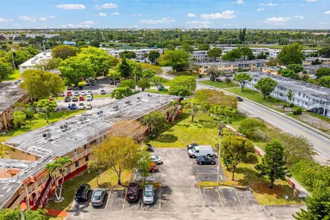 20311 NE 2nd Ave # 15, Miami FL 33179