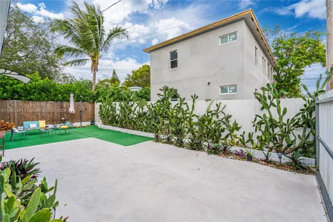 519 NW 52, Miami FL 33127