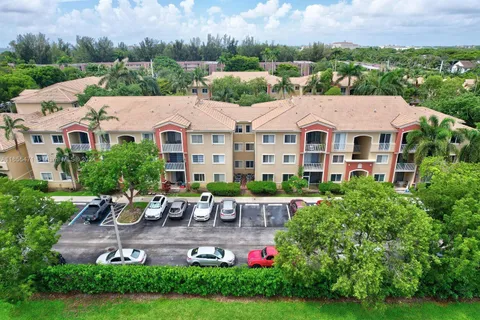 7085 Nova Dr # 321, Davie FL 33317