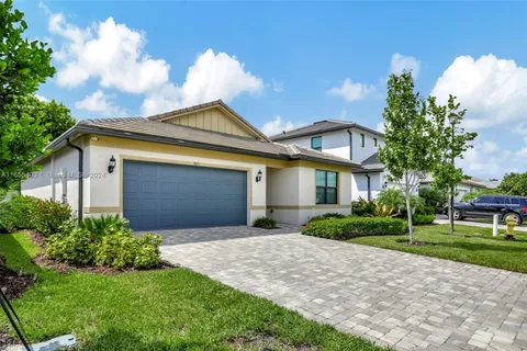 3021 Hibiscus Ave, Lauderdale Lakes FL 33311