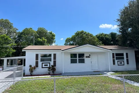 3340 NW 211th St, Miami Gardens FL 33056