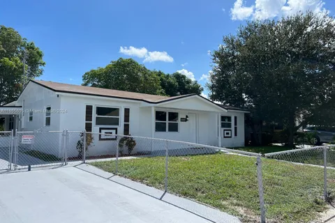 3340 NW 211th St, Miami Gardens FL 33056