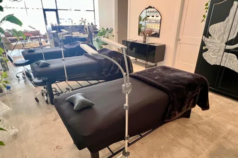 Beauty Salon For Sale on Biscayne Blvd, Miami FL 33138