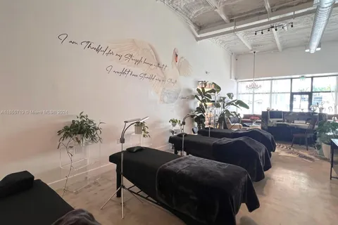 Beauty Salon For Sale on Biscayne Blvd, Miami FL 33138