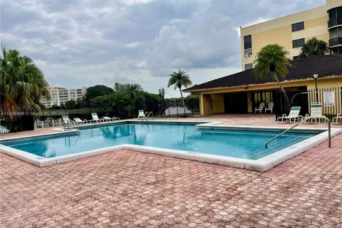 6575 W Oakland Park Blvd # 511, Lauderhill FL 33313